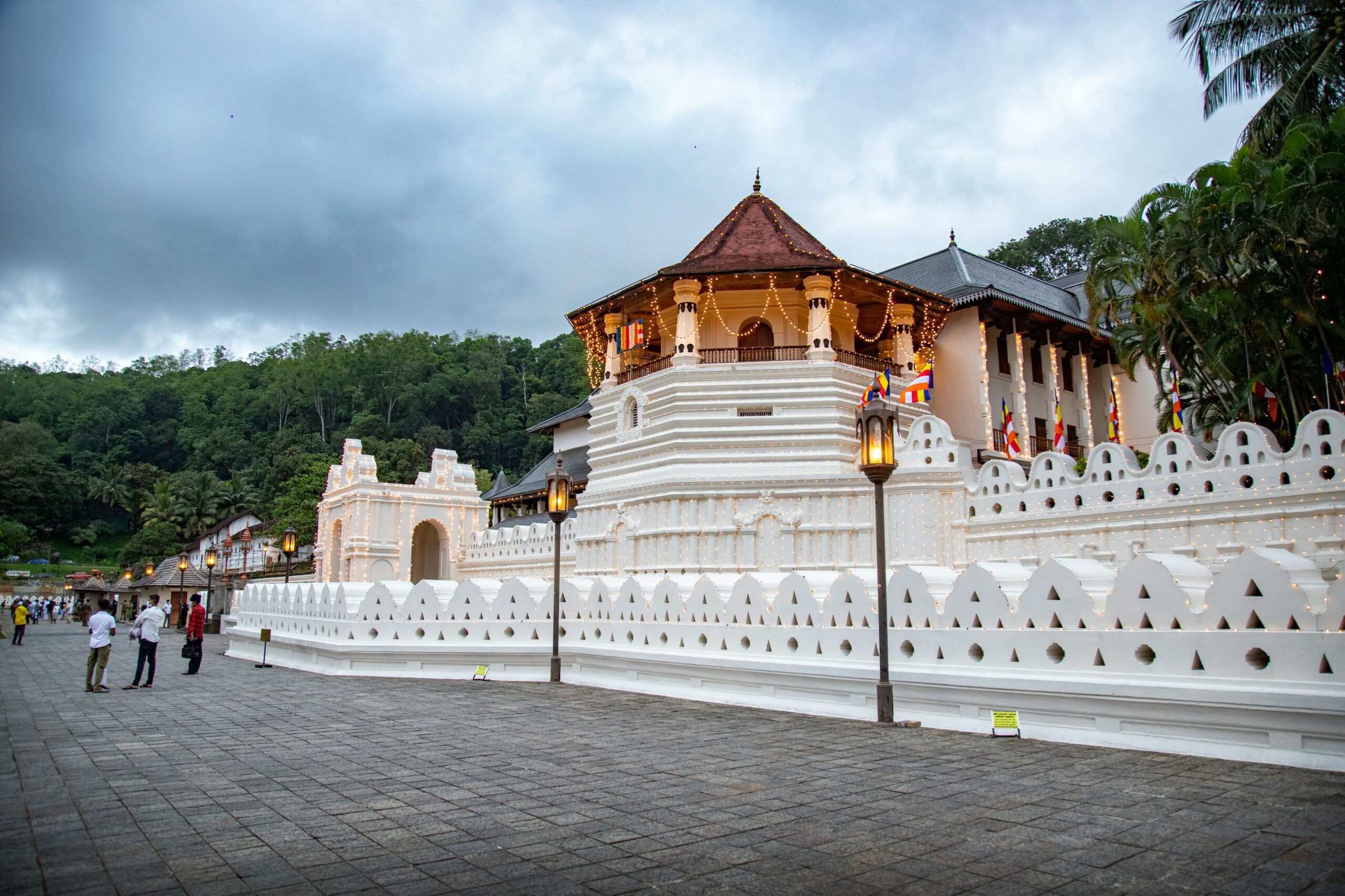 Tooth Rekic Sacred Tooth Relic Kandy: What Tourists Must Know in 2026